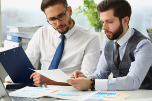 who pays closing costs