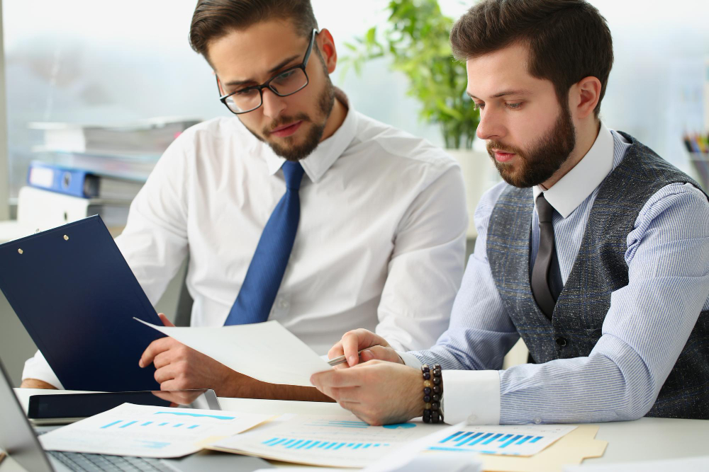 who pays closing costs